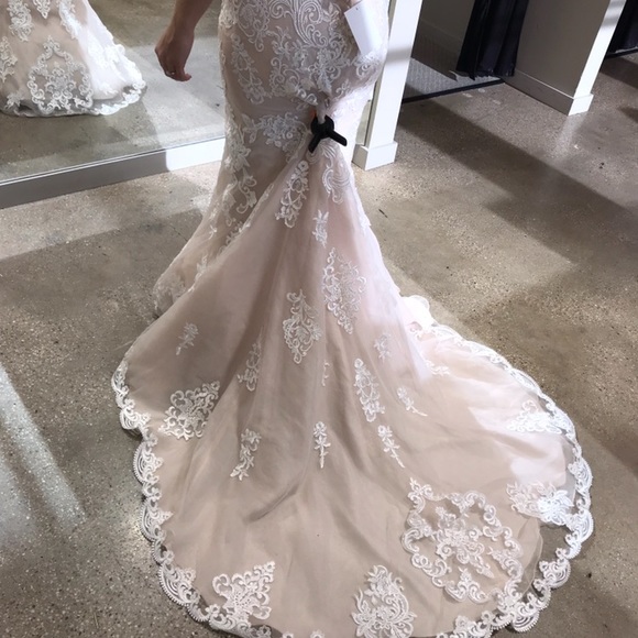 Stella York wedding dress 👰🏻 - Picture 2 of 8